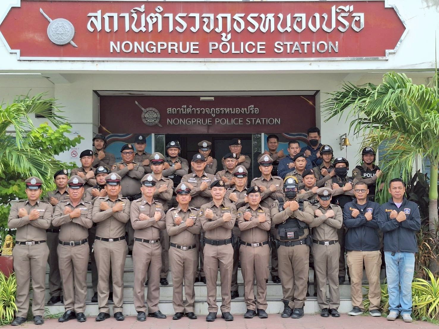 รณรงค์แสดงสัญญลักษณ์ “ต่อต้านการคอร์รัปชั้น”