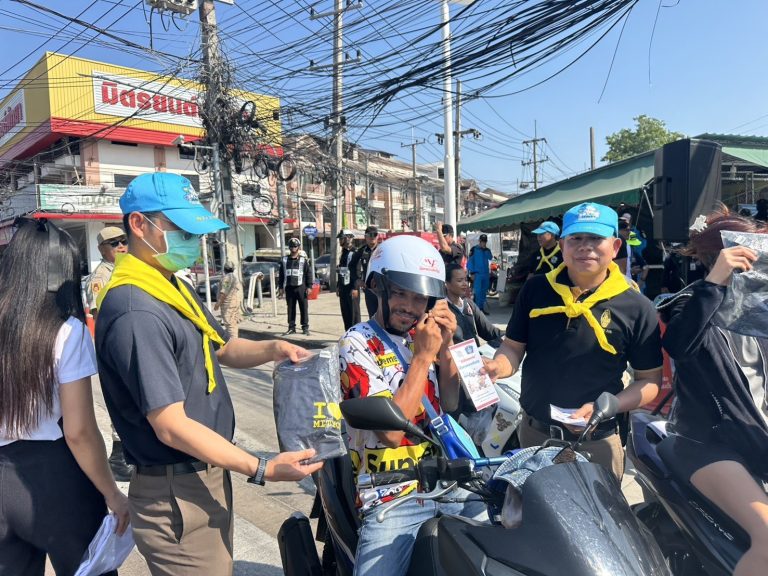 💛🚔 สภ.หนองปรือ ร่วมเปิดศูนย์ปฏิบัติการป้องกันและลดอุบัติเหตุทางถนน พร้อมรณรงค์ขับขี่ปลอดภัยช่วงเทศกาลสงกรานต์ 2569 🚦🌼