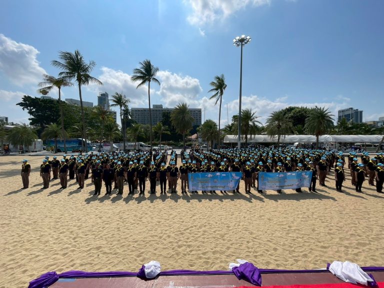 💛👮‍♂️ สภ.หนองปรือ ร่วมกิจกรรมจิตอาสา “เราทำความดี ด้วยหัวใจ” พัฒนาชายหาดเมืองพัทยา 🌊🌱